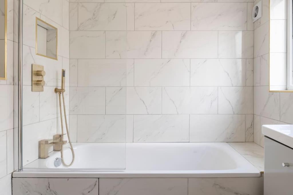 Riverside Serviced Apartments Лондон Экстерьер фото