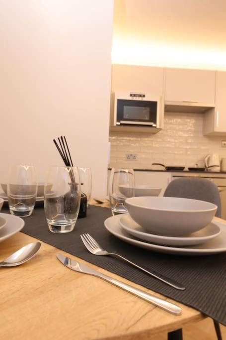 Riverside Serviced Apartments Лондон Экстерьер фото
